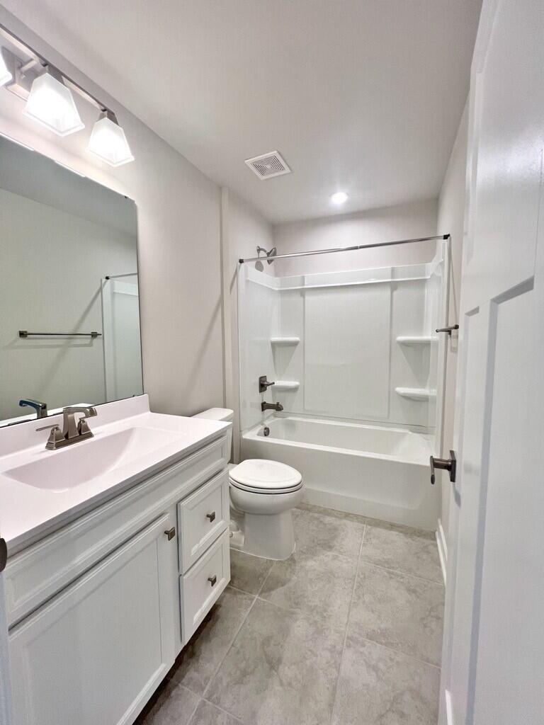 304 Picard Loop Santee, SC 29142 - Photo 15 of 24 Bathroom 2