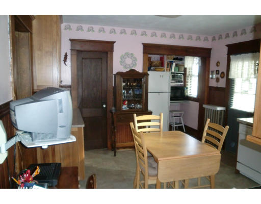 73 Groveland Street Springfield, MA 01108 - Photo 9 of 20 Gallery Image 9