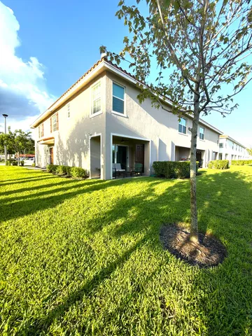 $3,300 | 6794 Broadwater Lane, Lake Worth, FL 33467