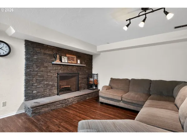 $734,900 | 735 Southwest Mill Street, Sheridan, OR 97378