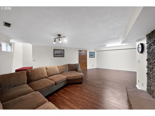 $734,900 | 735 Southwest Mill Street, Sheridan, OR 97378