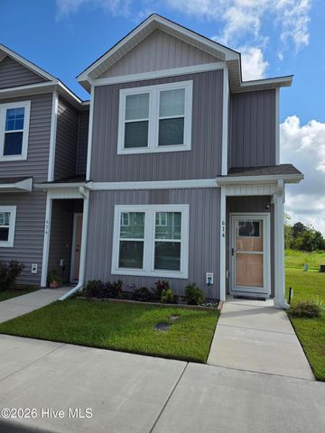 $198,000 | 614 Jacks Xing Drive, Hubert, NC 28539