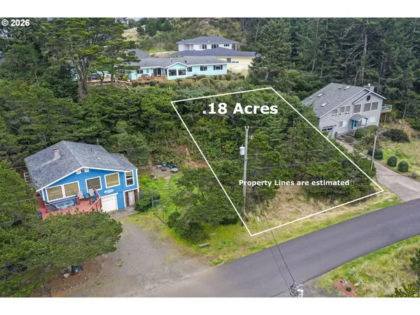 a view of houses with a yard