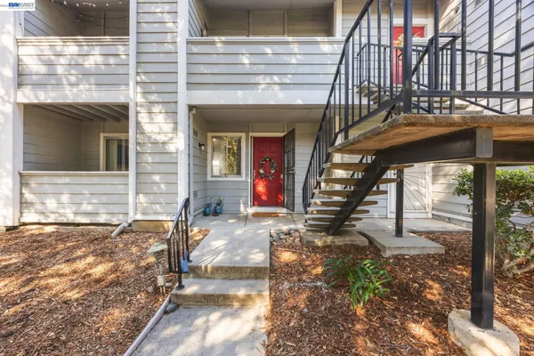 $385,000 | 29627 Desert Oak Court, Unit 26, Hayward, CA 94544