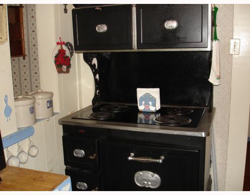 14941 Ardara Road North Huntingdon, PA 15642 - Photo 7 of 17 Kitchen. Antique replica electric stove.
