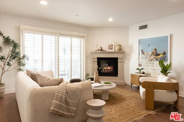$975,000 | 8238 West Manchester Avenue, Unit 206, Playa del Rey, CA 90293