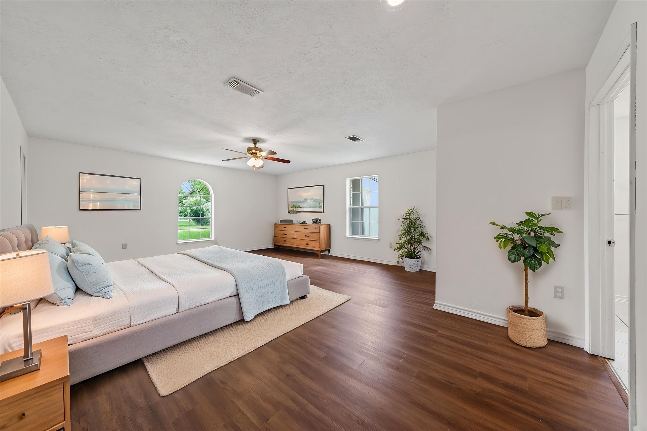 418 Texas Street Tomball, TX 77375 - Photo 6 of 31 Primary bedroom (Virtually staged/AI enhanced). Image does not represent actual property as is.