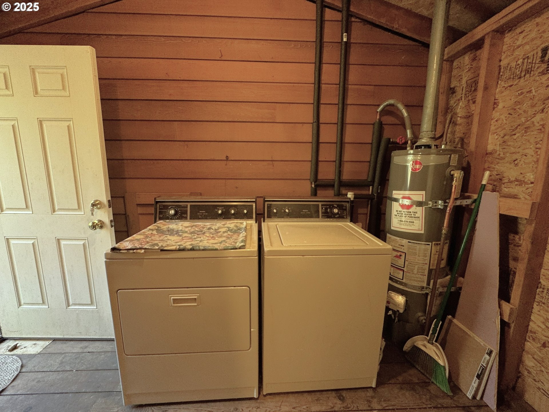 19921 Whaleshead Road, Unit OV13 Brookings, OR 97415 - Photo 34 of 43 a utility room with dryer and washer