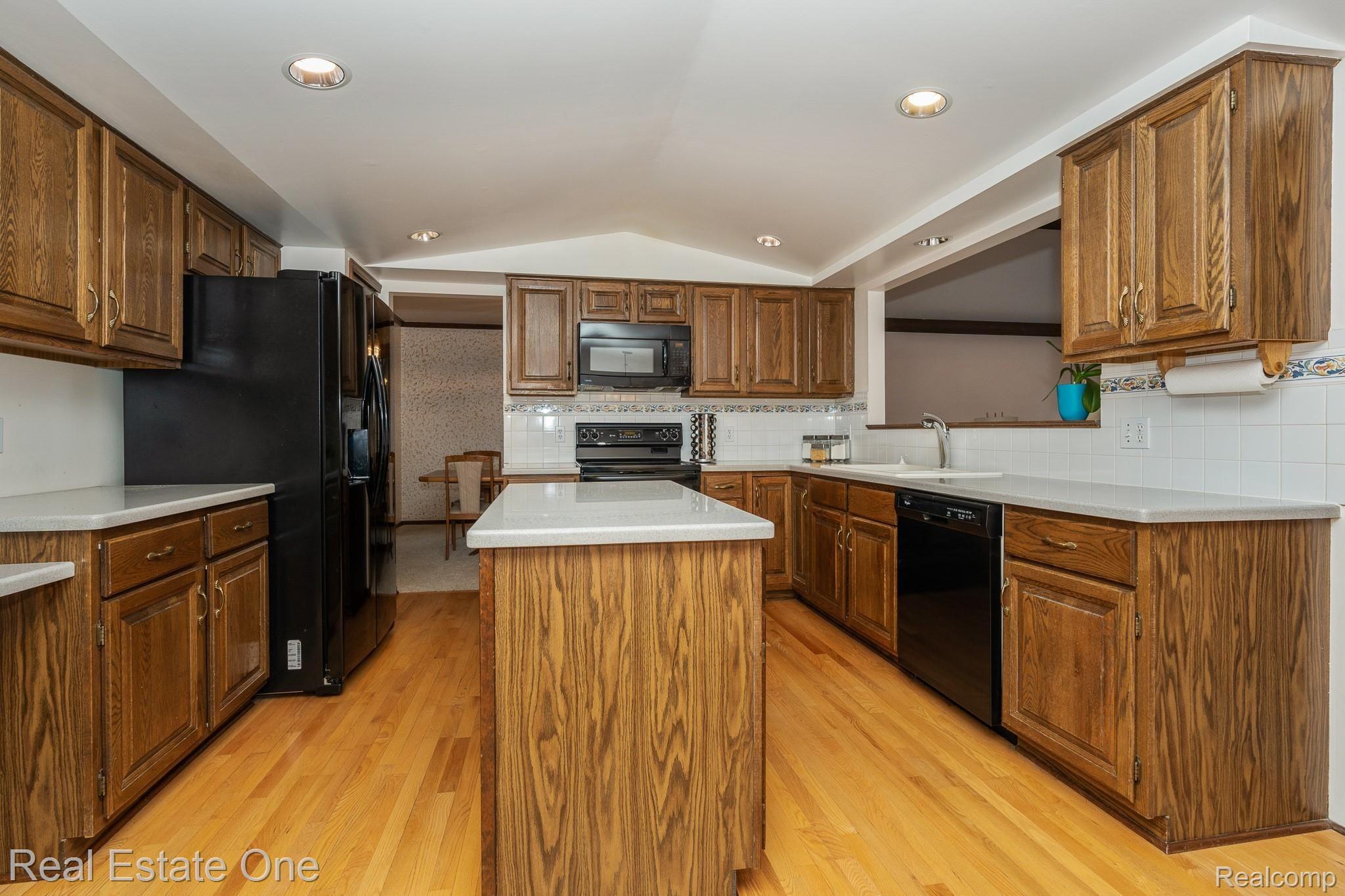 1700 Jason Circle Rochester, MI 48306 - Photo 13 of 27 All Appliances INCLUDED
