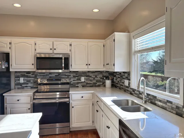 $539,900 | 1033 Stonecreek Drive, Lawrence, KS 66049