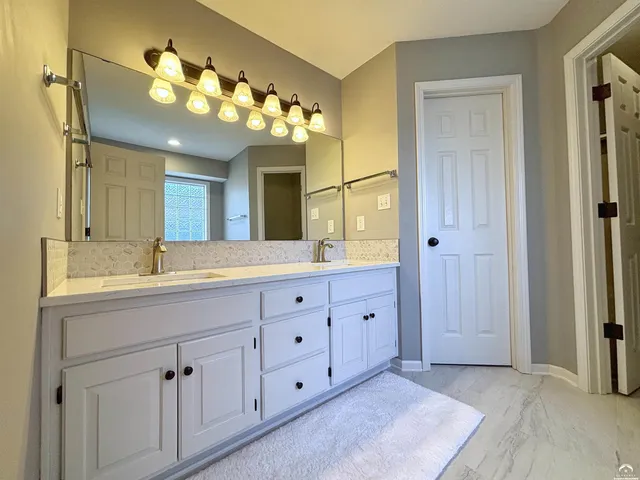 $539,900 | 1033 Stonecreek Drive, Lawrence, KS 66049