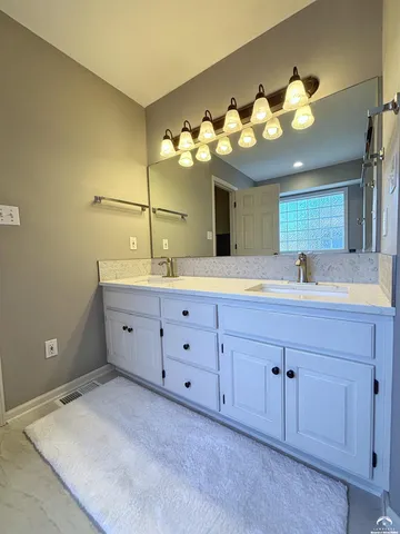 $539,900 | 1033 Stonecreek Drive, Lawrence, KS 66049