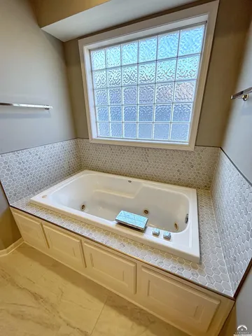 $539,900 | 1033 Stonecreek Drive, Lawrence, KS 66049