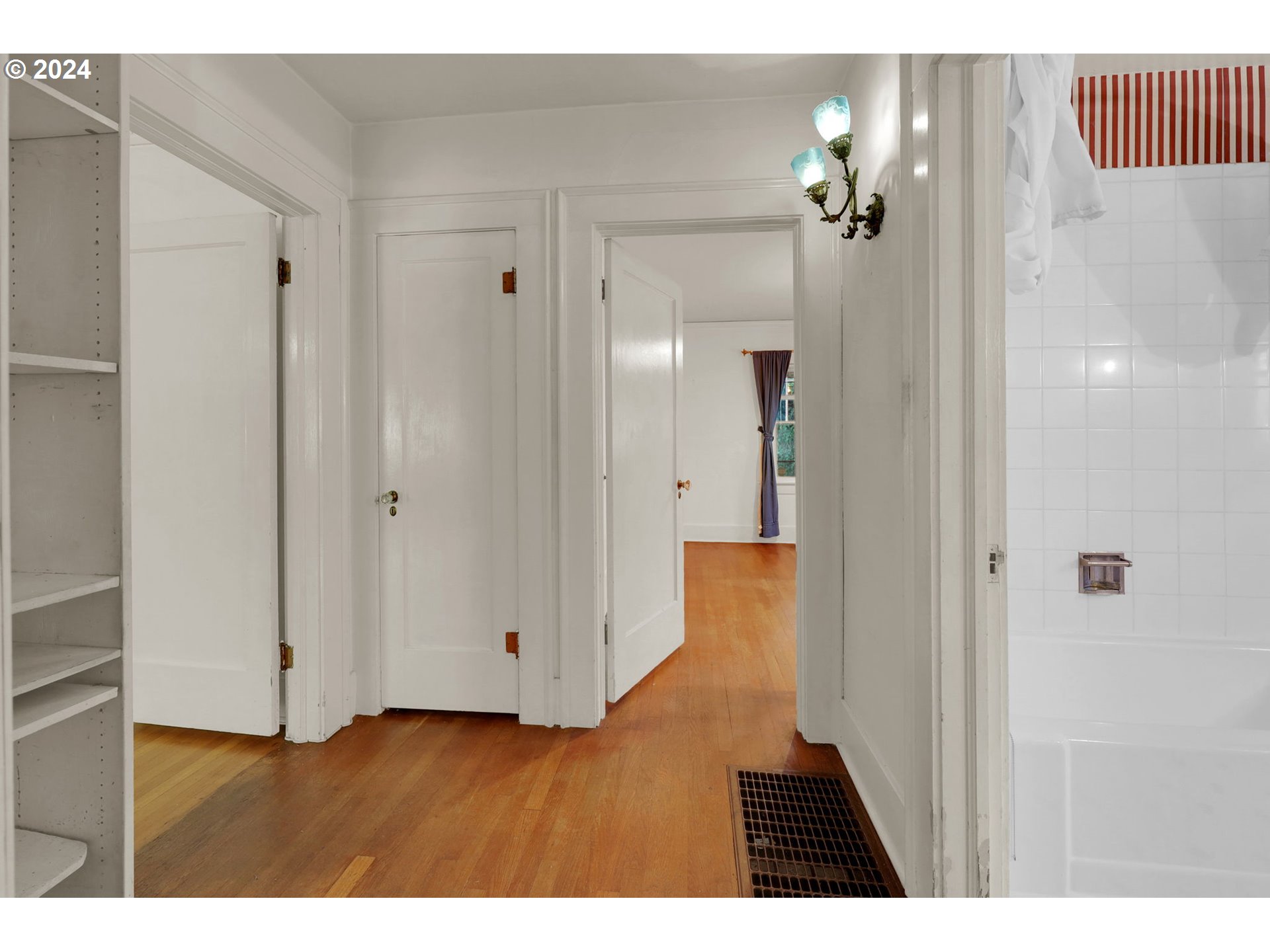 110 Elkay Drive Eugene, OR 97404 - Photo 11 of 29 a view of an empty room and wooden floor