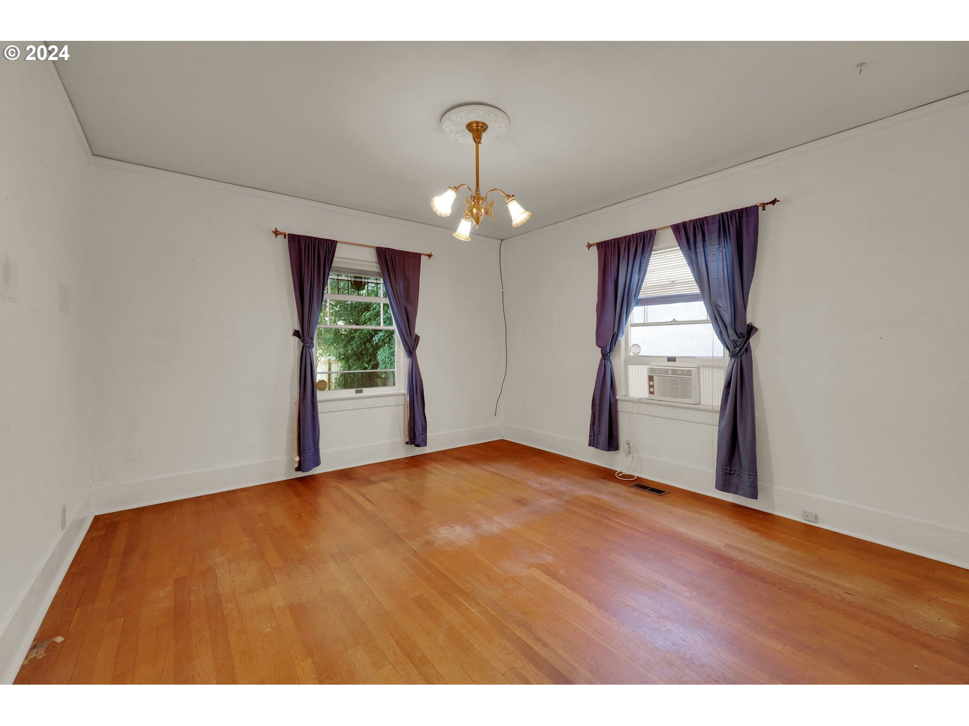 110 Elkay Drive Eugene, OR 97404 - Photo 13 of 29 a view of an empty room with a window