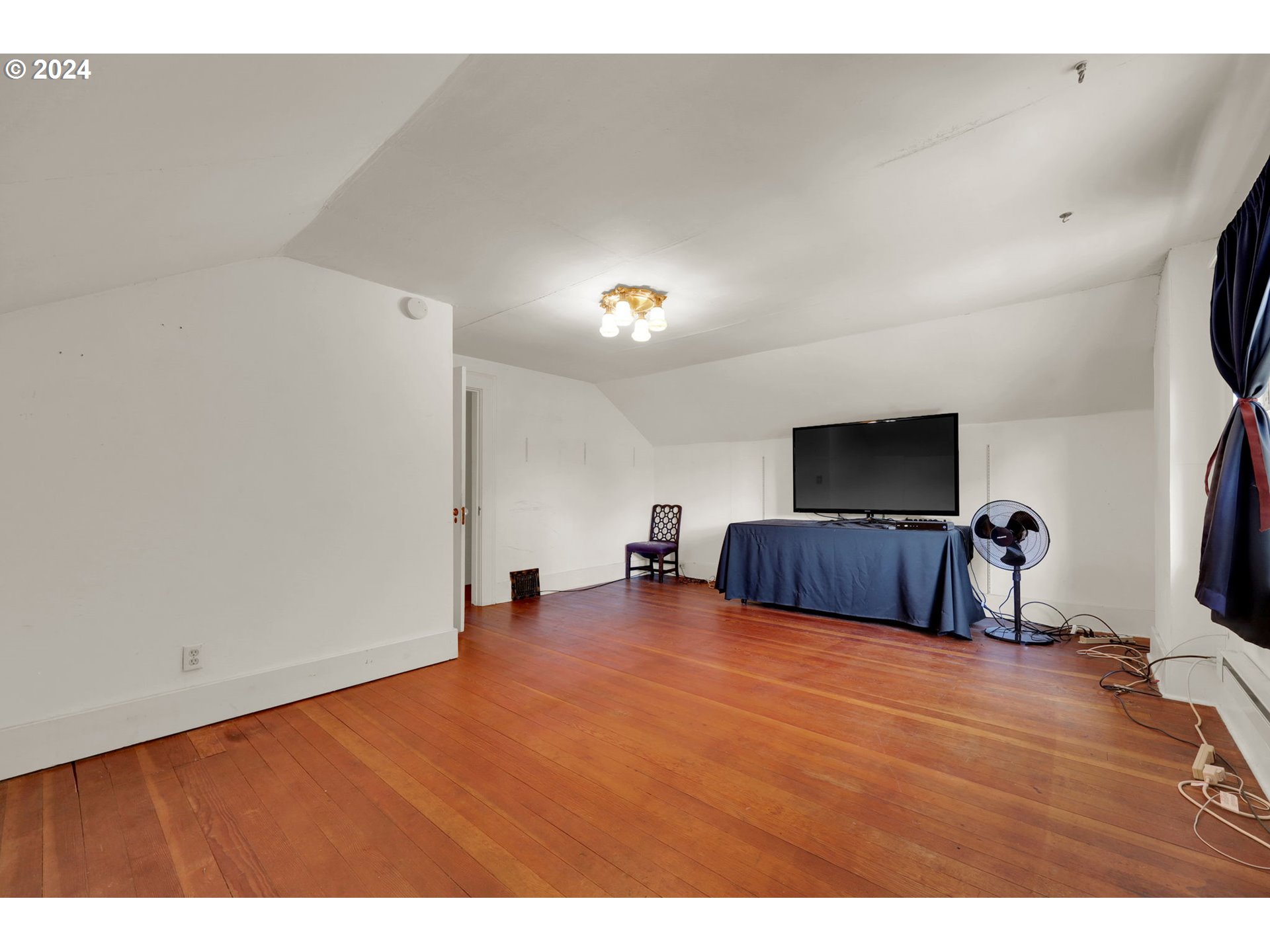 110 Elkay Drive Eugene, OR 97404 - Photo 20 of 29 a view of a livingroom with furniture and a flat screen tv
