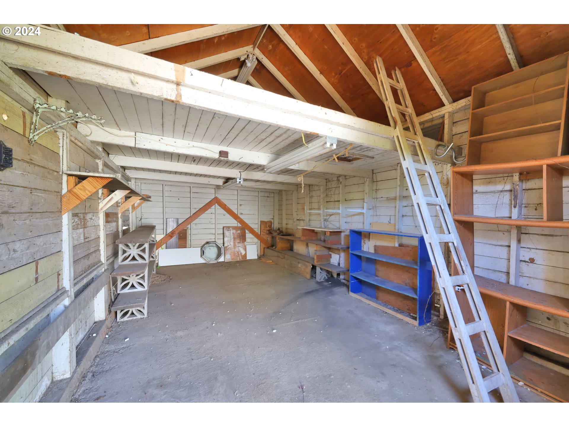 110 Elkay Drive Eugene, OR 97404 - Photo 24 of 29 a view of storage and utility room