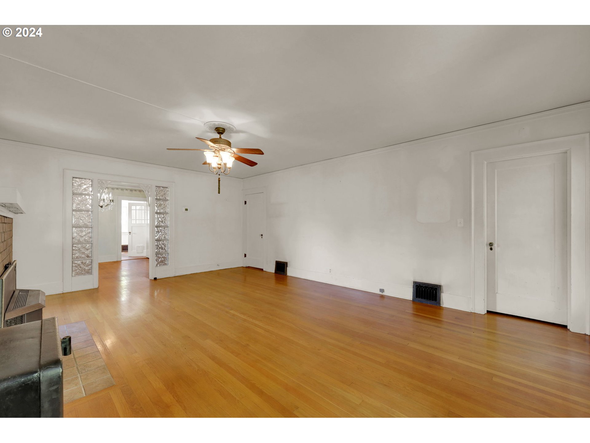 110 Elkay Drive Eugene, OR 97404 - Photo 5 of 29 a view of empty room with wooden floor