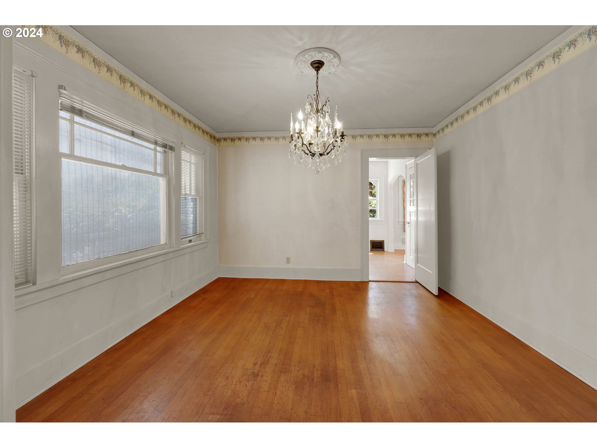 110 Elkay Drive Eugene, OR 97404 - Photo 8 of 29 a view of livingroom with window