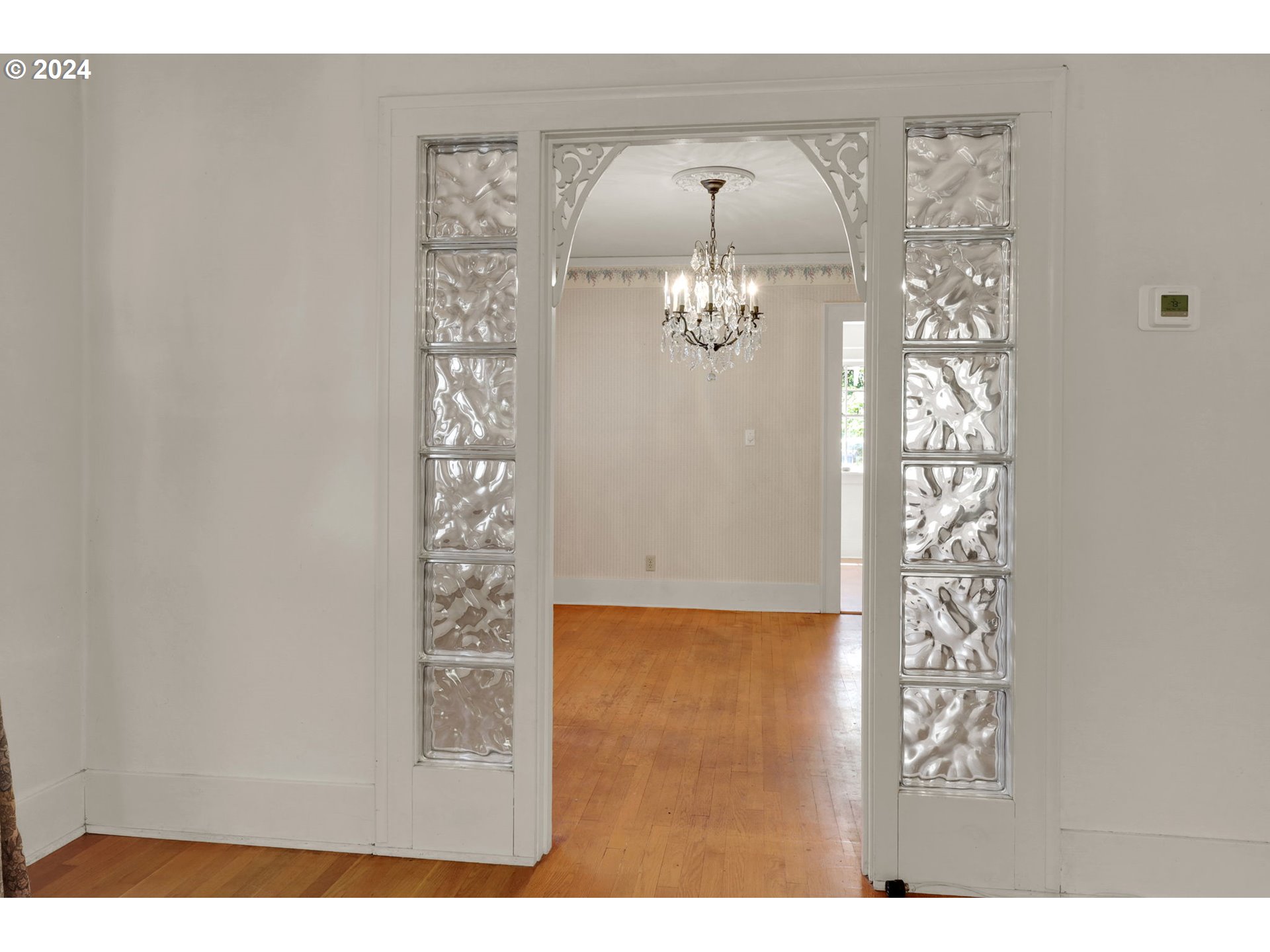 110 Elkay Drive Eugene, OR 97404 - Photo 9 of 29 a picture of a bathroom