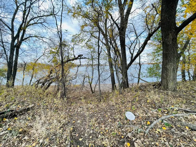 $180,000 | 2 Cottonwood Lake Drive, Windom, MN 56101