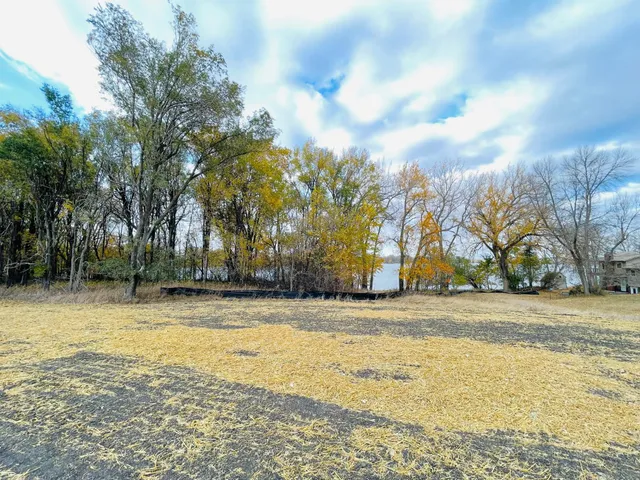 $180,000 | 2 Cottonwood Lake Drive, Windom, MN 56101