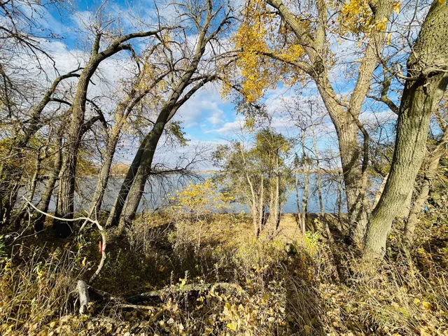 $180,000 | 2 Cottonwood Lake Drive, Windom, MN 56101