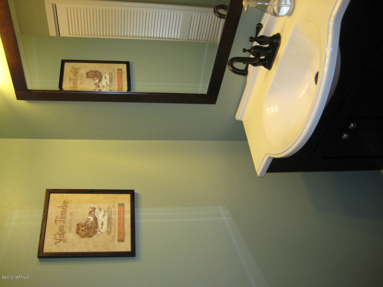 40 Elliott Road Cowiche, WA 98923 - Photo 17 of 24 a view of a hallway