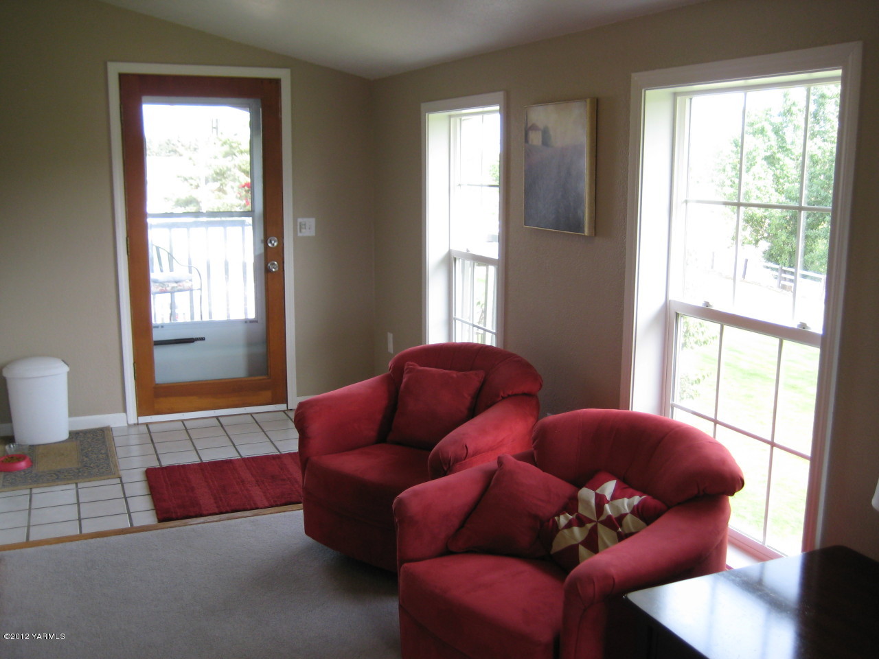 40 Elliott Road Cowiche, WA 98923 - Photo 10 of 24 a living room with furniture and a window