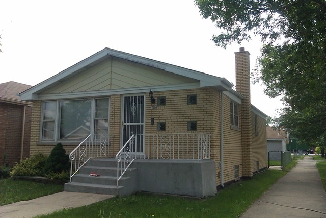 4800 South Keating Avenue Chicago, IL 60632 - Photo 2 of 5