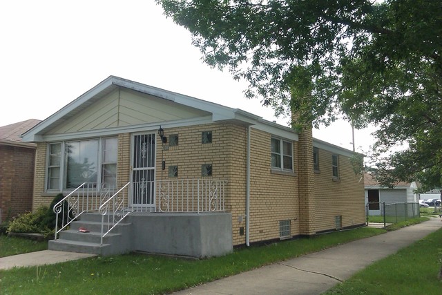 4800 South Keating Avenue Chicago, IL 60632 - Photo 3 of 5