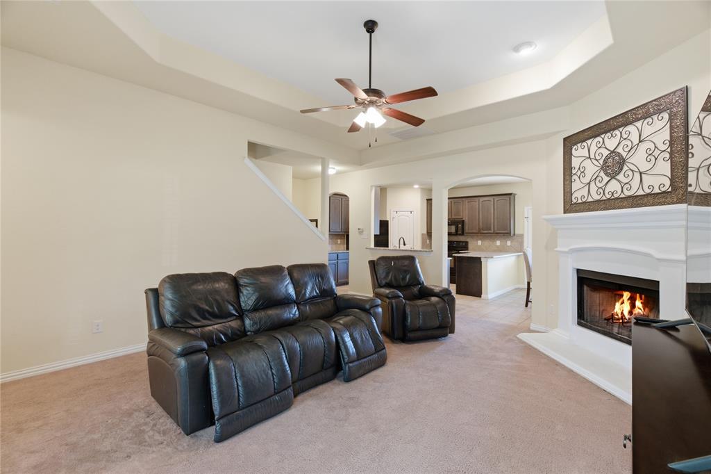 508 Kriston Drive Azle, TX 76020 - Photo 6 of 32