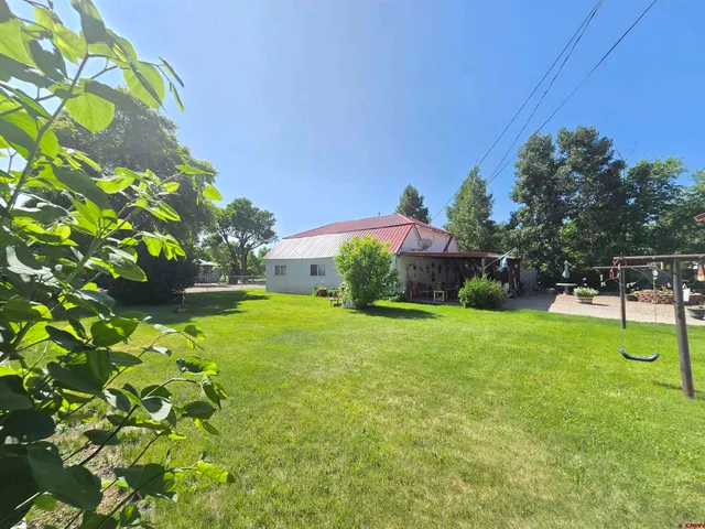 a view of a house with a backyard