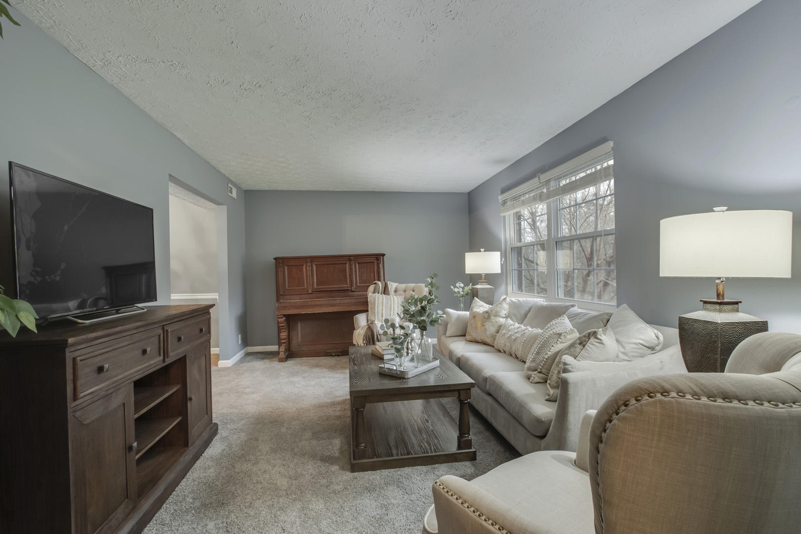 2012 Plumb Ridge Road Knoxville, TN 37932 - Photo 22 of 34 22_2012 Plumb Ridge Road_Living02