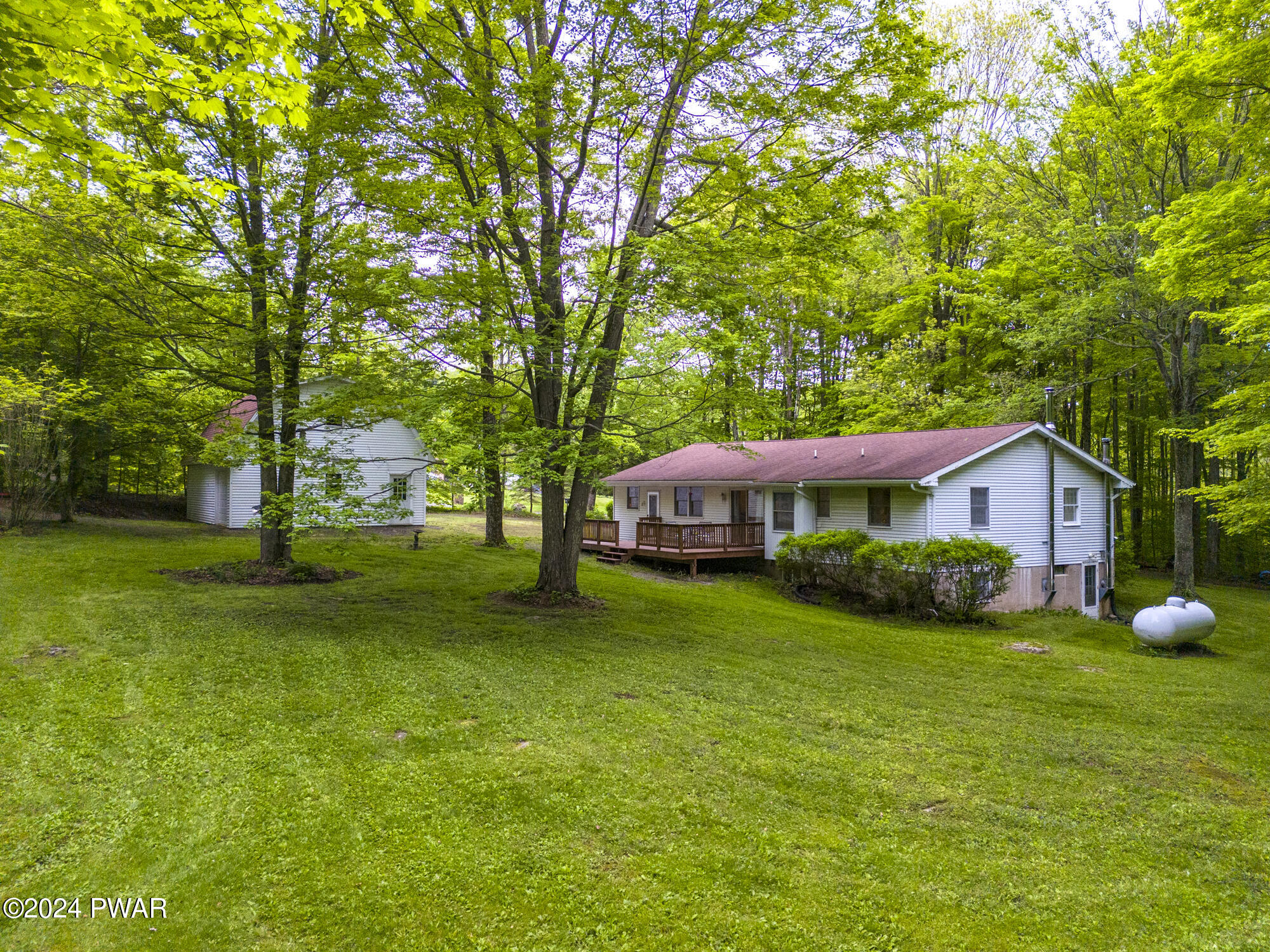 53 Pradon Road Sterling, PA 18463 - Photo 3 of 40