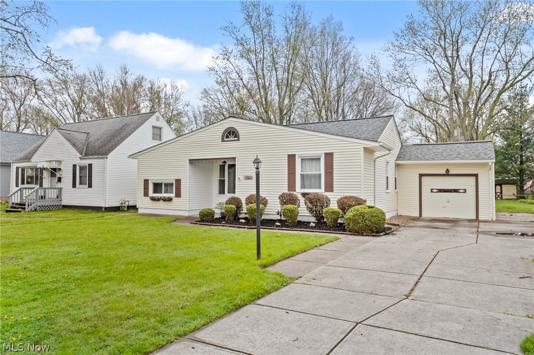 764 Mannering Road Eastlake, OH 44095 - Photo 2 of 30 Gallery Image 2