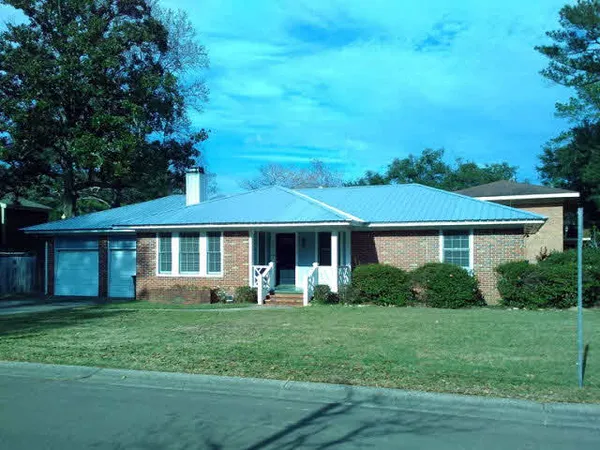 $1,600 | 25 Laurel Avenue, Fairhope, AL 36532