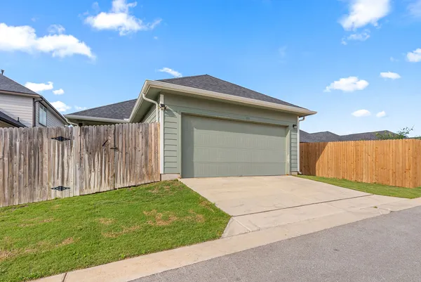 $1,950 | 302 Timber Brook Drive, Hutto, TX 78634