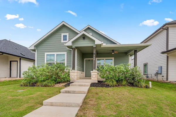 $1,950 | 302 Timber Brook Drive, Hutto, TX 78634