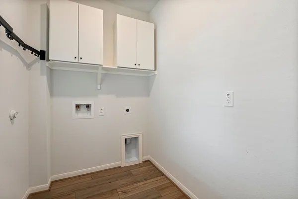 $1,950 | 302 Timber Brook Drive, Hutto, TX 78634