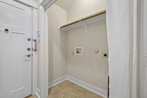 a view of backyard of the house