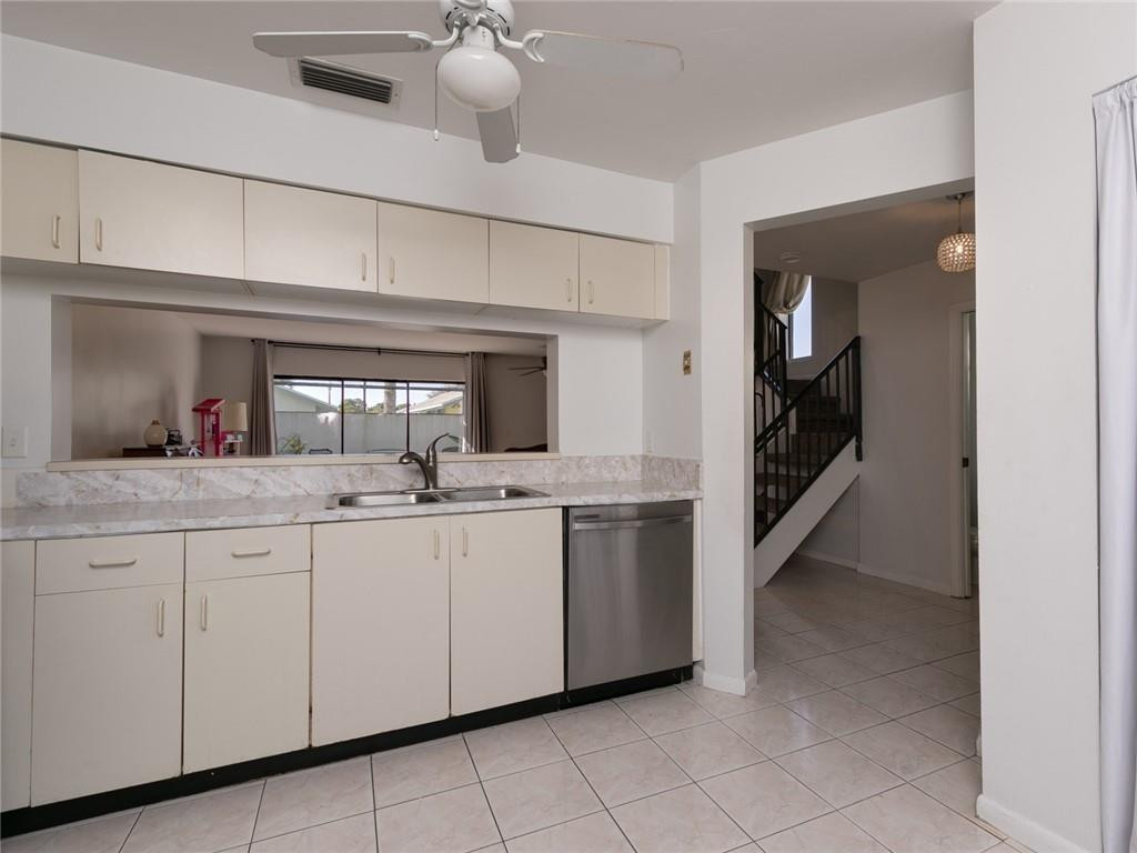 9112 Southwest 21st Court, Unit F Boca Raton, FL 33428 - Photo 4 of 34