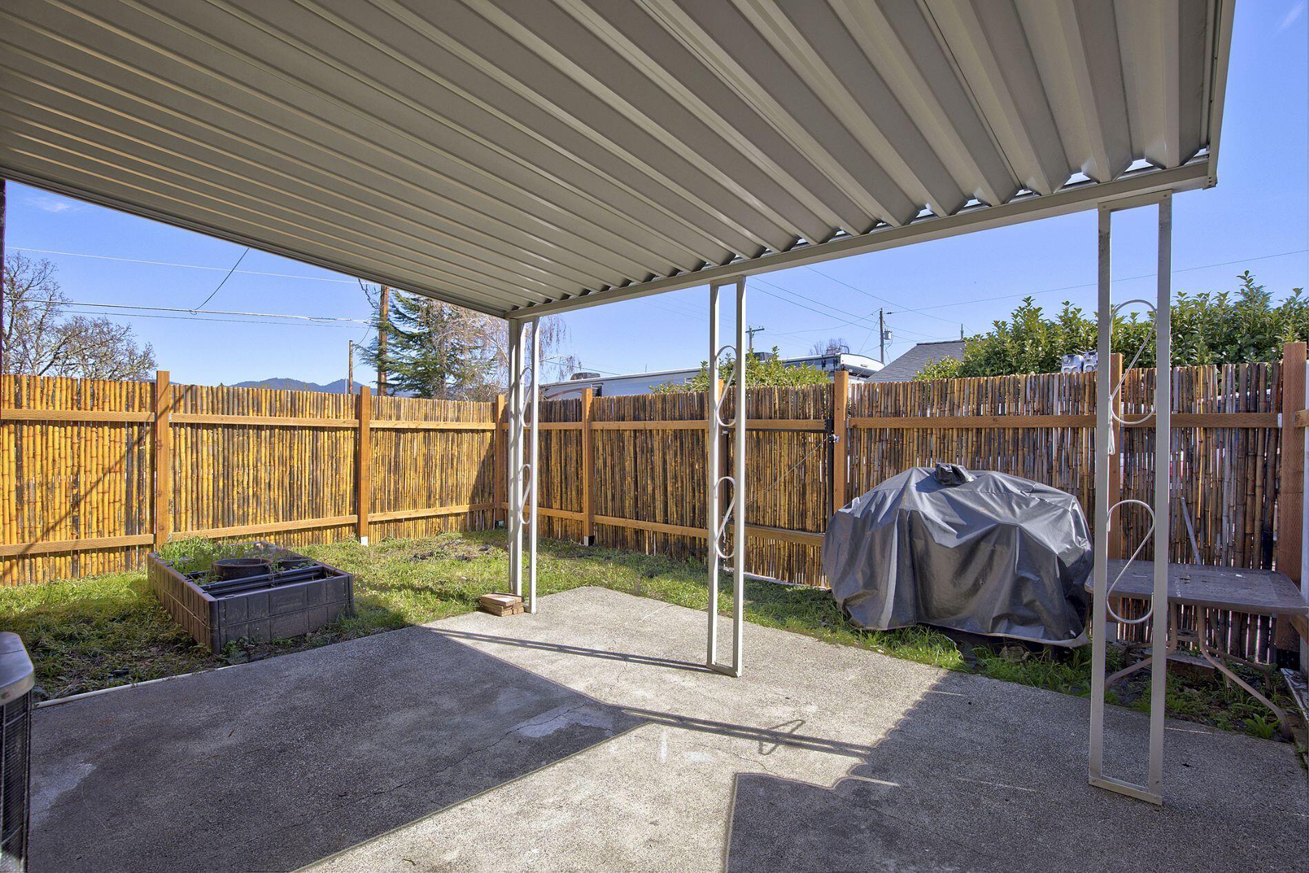 577 West Harbeck Road Grants Pass, OR 97527 - Photo 4 of 15 0R1A8359_60_61_62_63