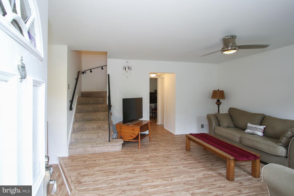 12017 Dove Circle Laurel, MD 20708 - Photo 6 of 25 Living Room