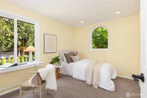 $885,000 | 8980 Bay Street Northeast, Bainbridge Island, WA 98110