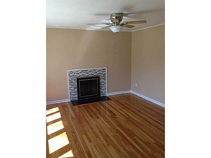 76 Marshall Road Woonsocket, RI 02895 - Photo 3 of 23 Living Room.