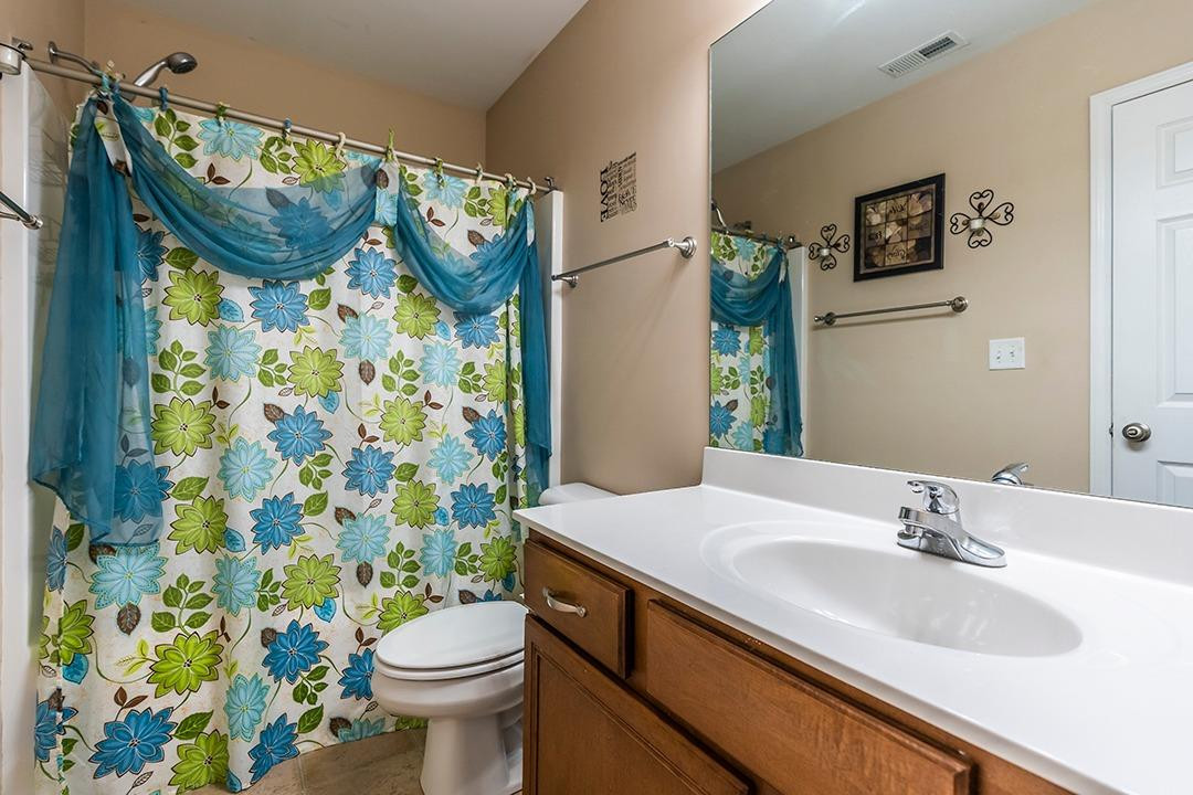 1709 Elverton Road Lexington, KY 40511 - Photo 12 of 20 Hall bath