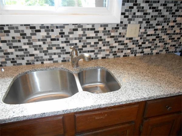 77 Aberdeen Road Springfield, MA 01109 - Photo 13 of 19