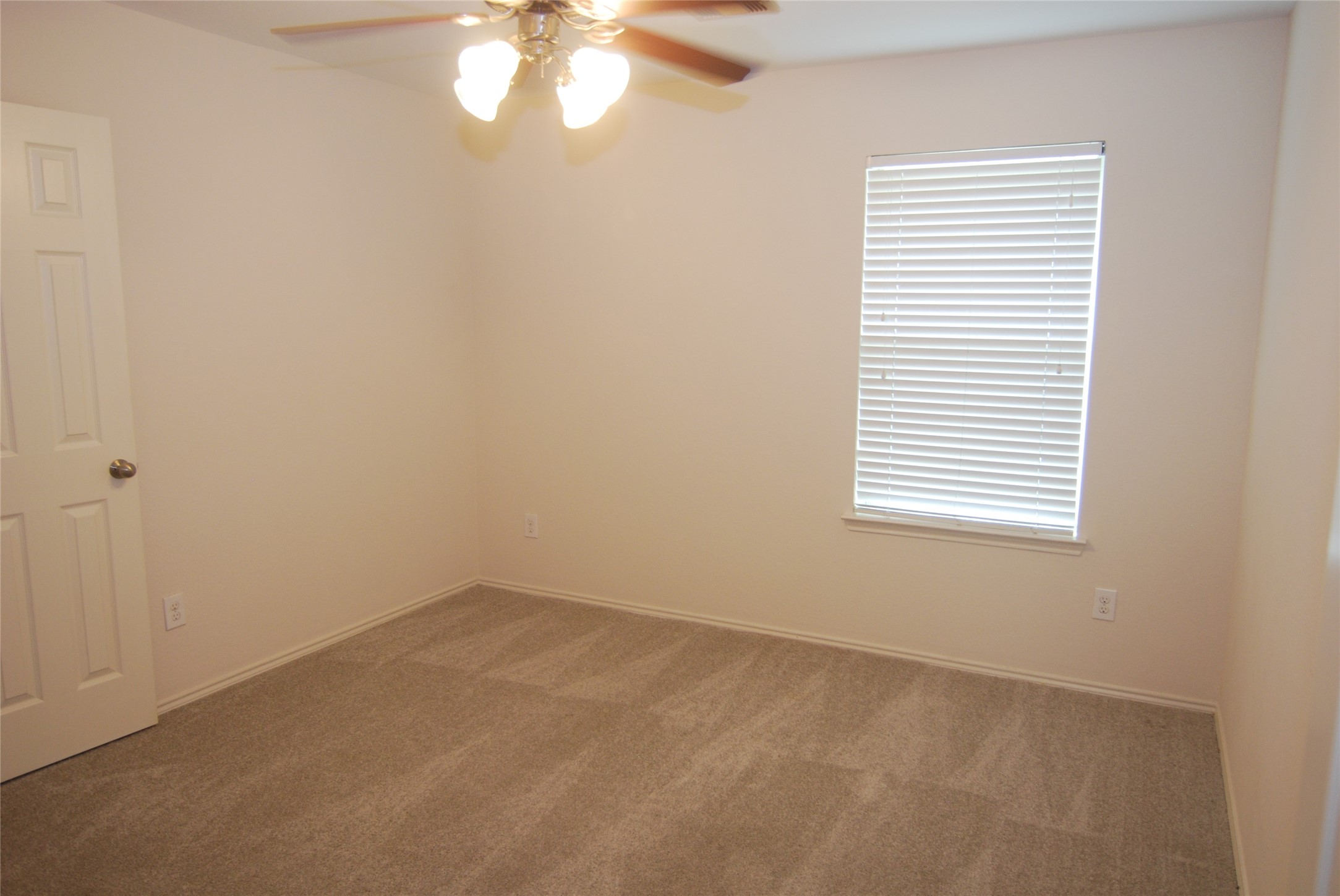 2834 Lockeridge Pines Drive Spring, TX 77386 - Photo 15 of 20 Secondary bedroom