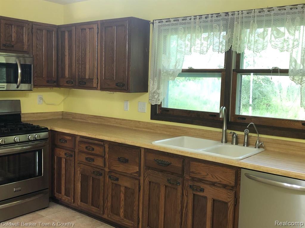 1925 Chilson Road Howell, MI 48843 - Photo 15 of 40